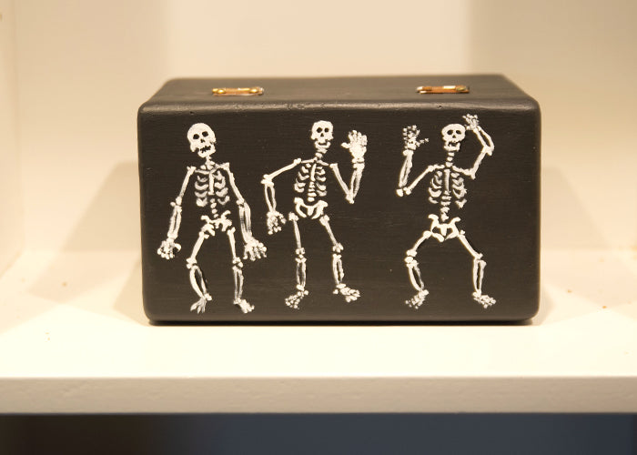 3 Skeletons box